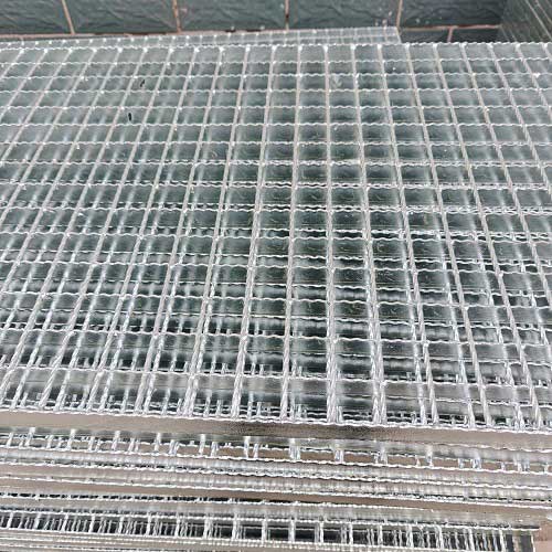 G455/40/50W鋼格板鋼格柵板的質量檢測與性能評估：確保安全與效率