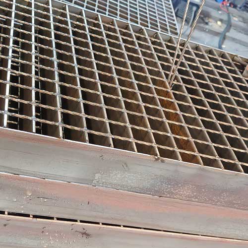 工業化工為何選擇重型鋼格柵鋼格板：揭秘五大關鍵理由