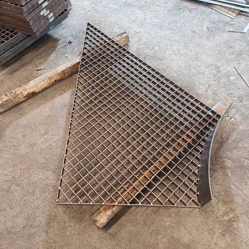 G323/30/100異形鋼格板鋼格柵板的穩定性分析