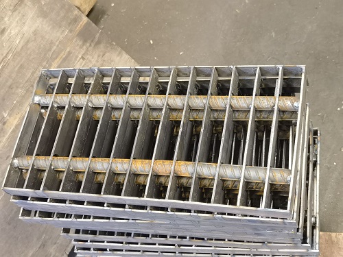 穿孔樓梯踏步板平臺格柵板提供安全的工作環境