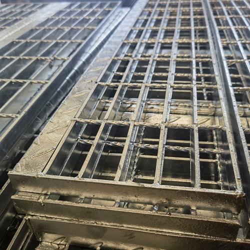 T2熱鍍鋅樓梯踏步板鋼格柵鋼格板的適用場景