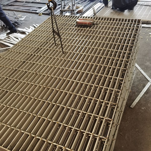 平臺(tái)走道鋼格柵鋼格板的承重力測試標(biāo)準(zhǔn)