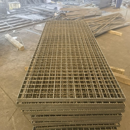 鋼格板表面處理方式對比：噴漆、鍍鋅、不銹鋼哪種更耐用？