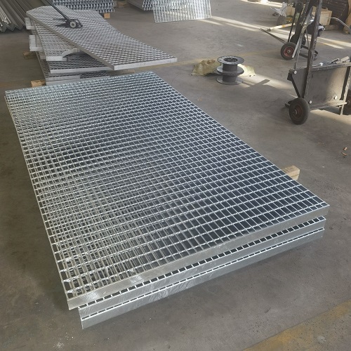 鋼格板表面處理方式對比：噴漆、鍍鋅、不銹鋼哪種更耐用？