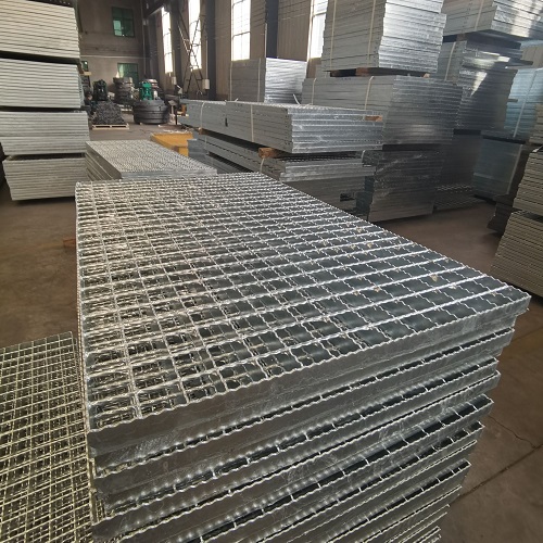 高空作業(yè)平臺專用鋼格板：安全承重設計全解析！