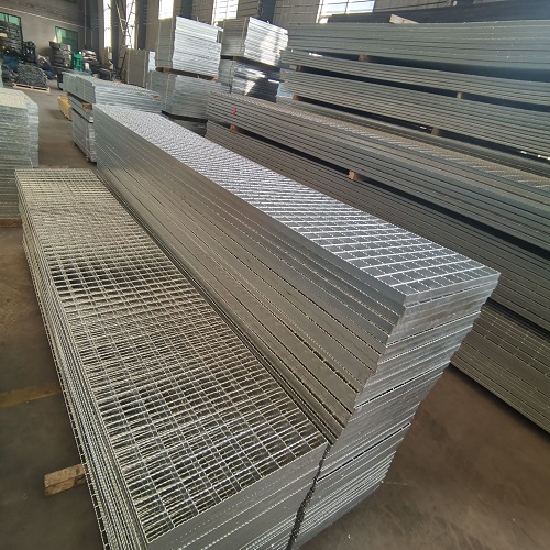 高空作業(yè)平臺專用鋼格板：安全承重設計全解析！