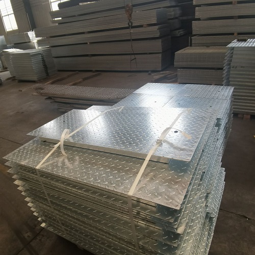 橋梁檢修通道鋼格板：如何兼顧輕量化與高強度？