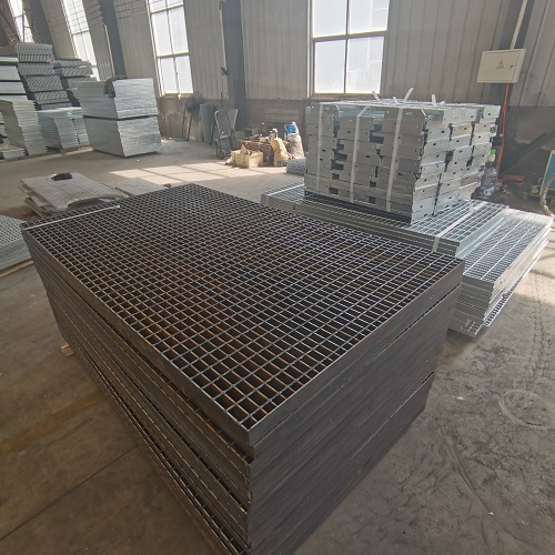 光伏電站鋼格板支架方案：耐候性+易維護！