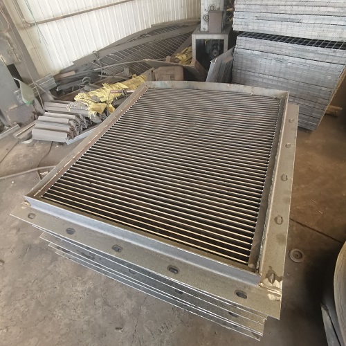 光伏電站鋼格板支架方案：耐候性+易維護！