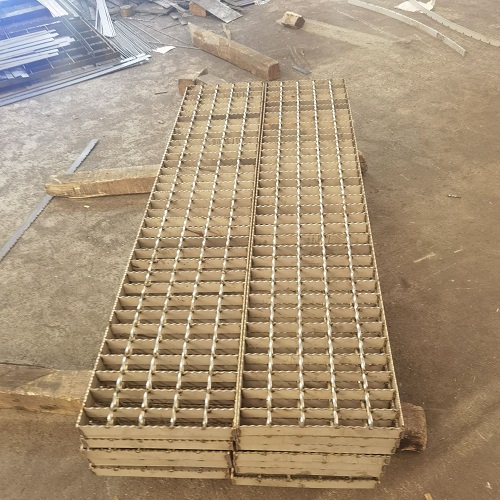 養殖場所鋼格柵：防堵塞與防腐蝕的設計方案