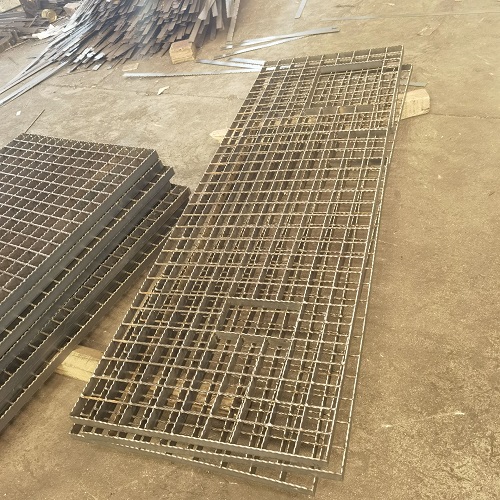 養殖場所鋼格柵：防堵塞與防腐蝕的設計方案