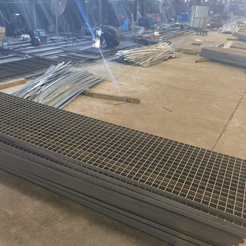 鋼格板排水不暢怎么改進(jìn)？試試這樣做