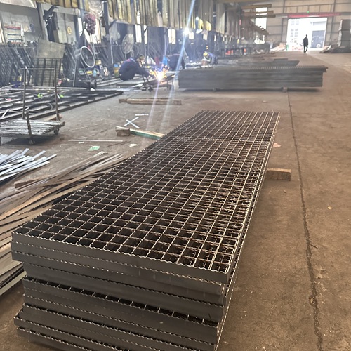 鋼格柵板怎么選才不踩坑？這幾點(diǎn)必須知道