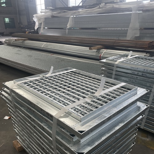 鋼格柵板踩空怎么辦？防滑設計來幫忙