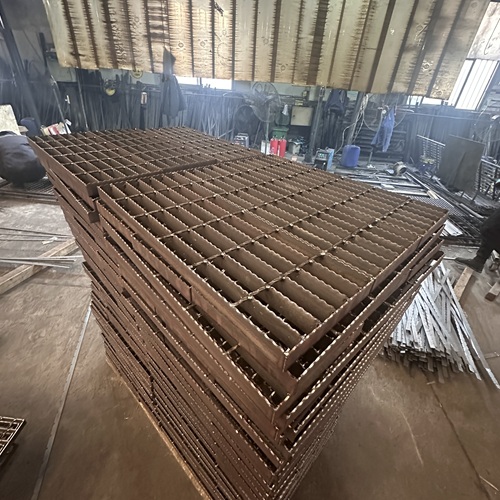 鋼格柵板如何延長使用壽命？維護技巧分享