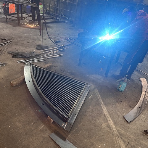 鋼格板材質(zhì)選錯(cuò)易開(kāi)裂！2025選型避雷指南